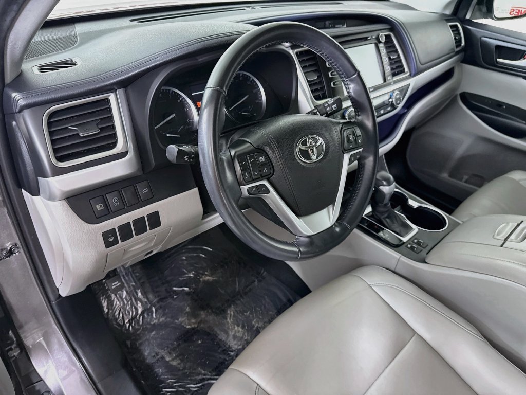 Certified 2019 Toyota Highlander XLE AWD/4WD image 18