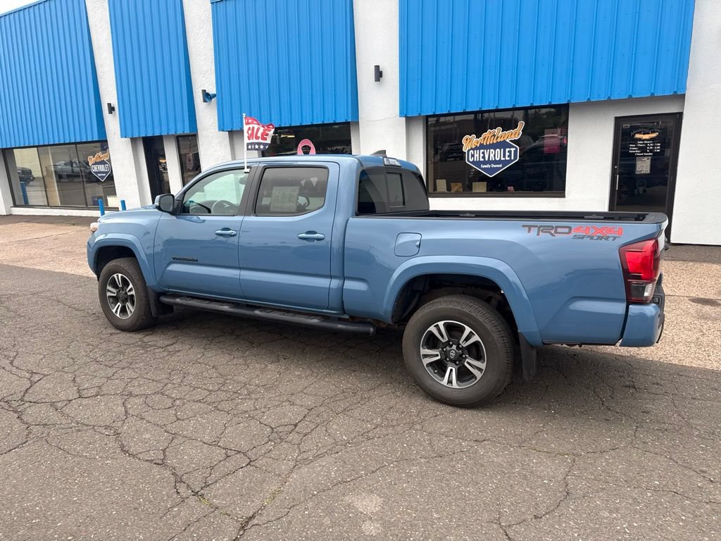 Used 2019 Toyota Tacoma TRD Sport w/ TRD Premium Sport Package AWD/4WD image 16