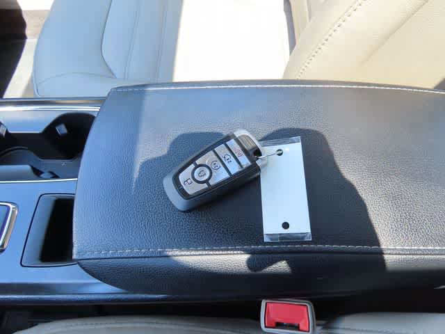 Used 2017 Ford Fusion SE FWD image 27