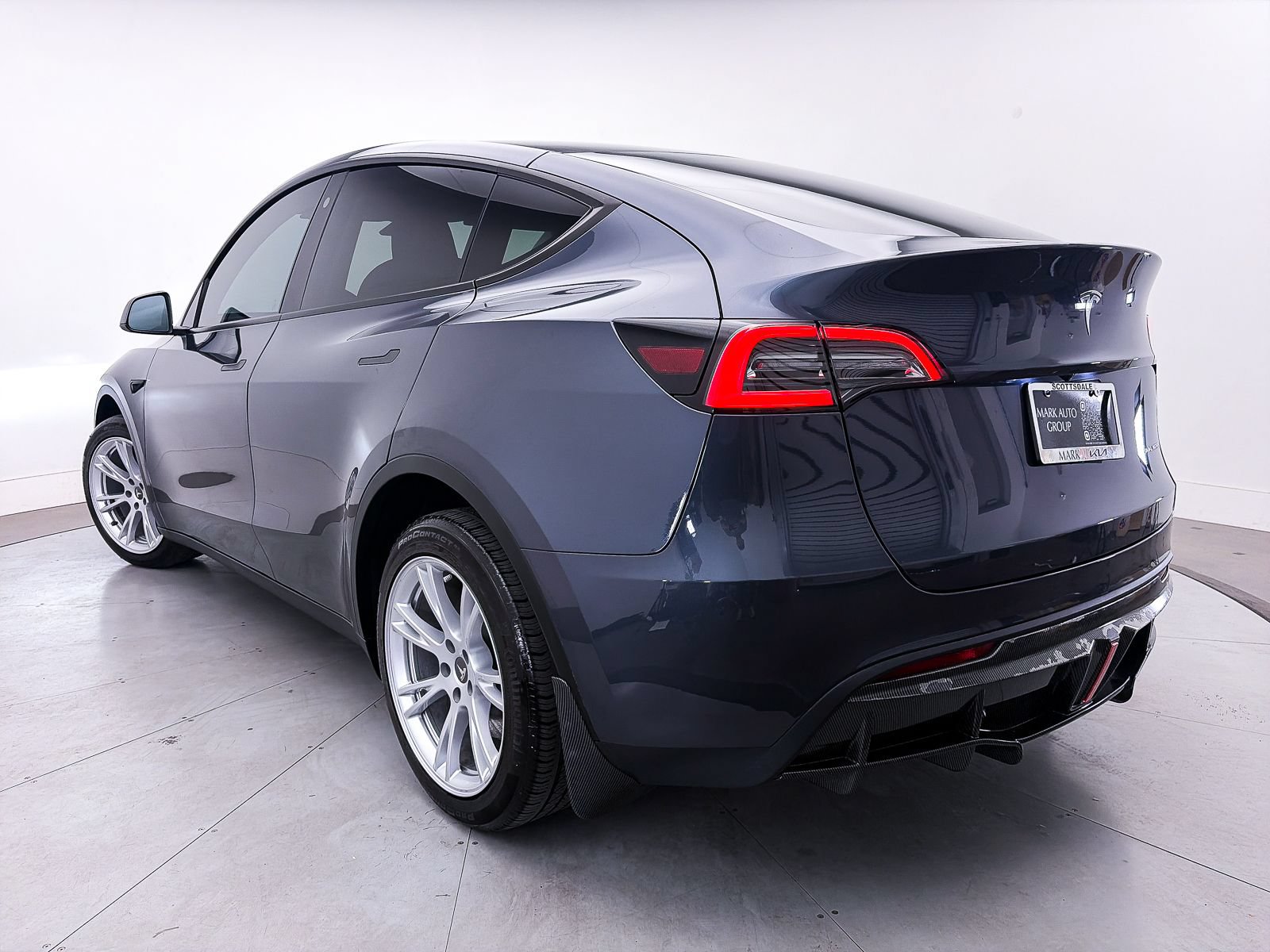 Used 2023 Tesla Model Y Long Range AWD/4WD image 2