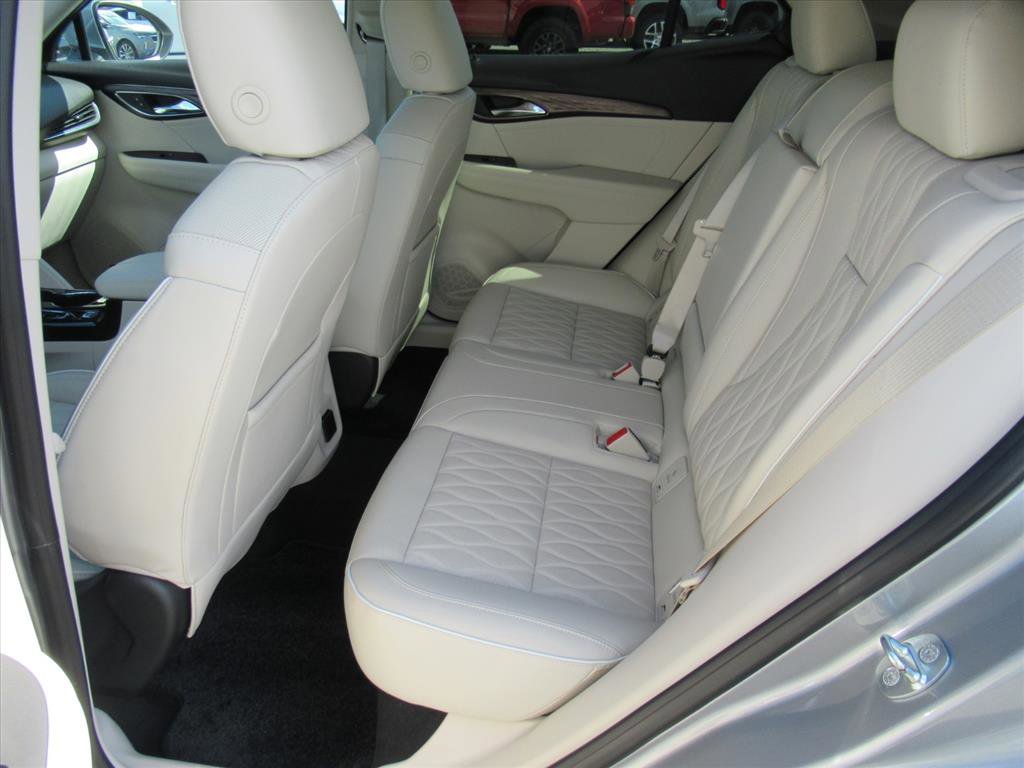 Used 2023 Buick Envision Avenir image 34