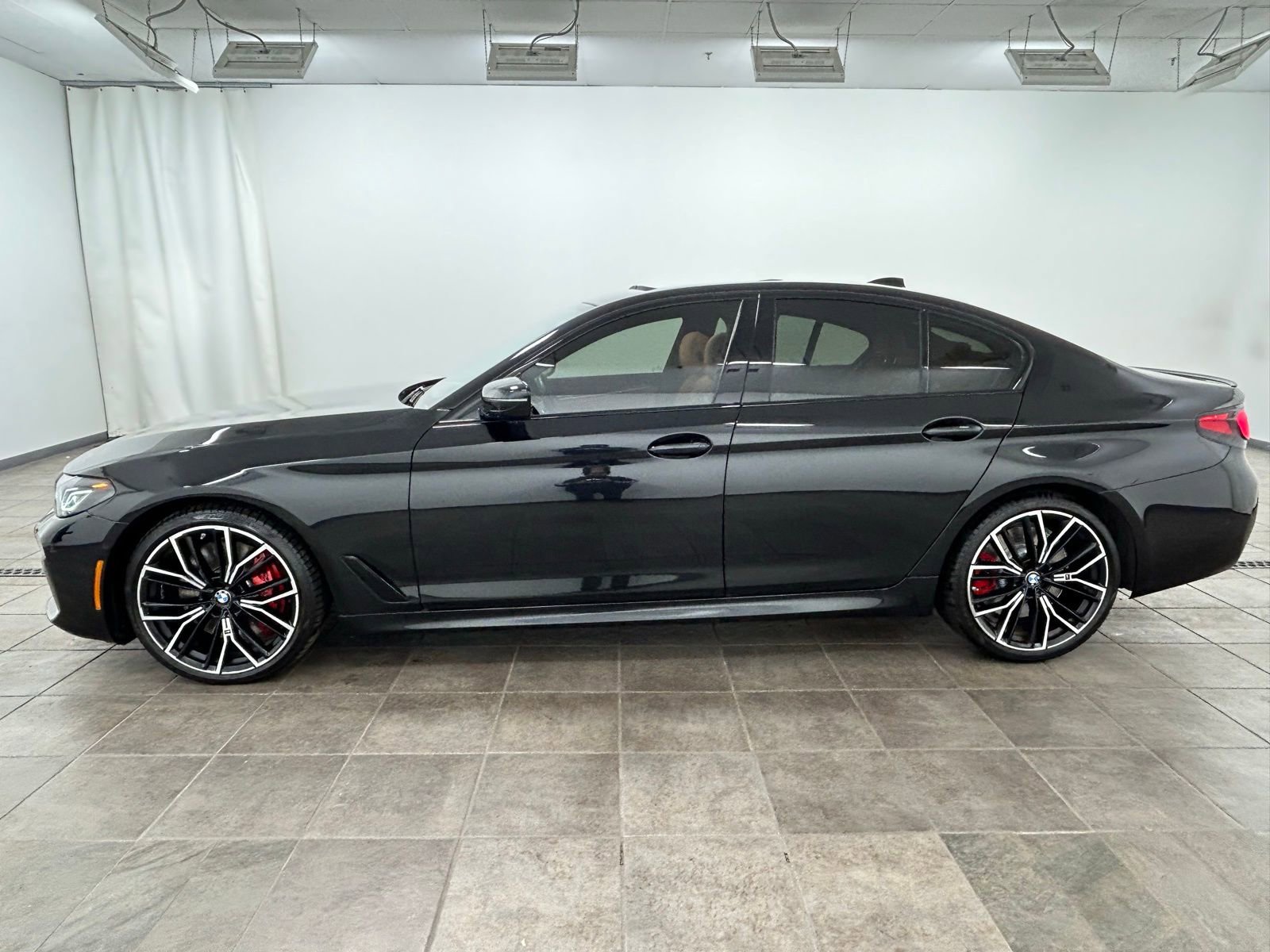 Used 2023 BMW 540i xDrive w/ M Sport Package image 2