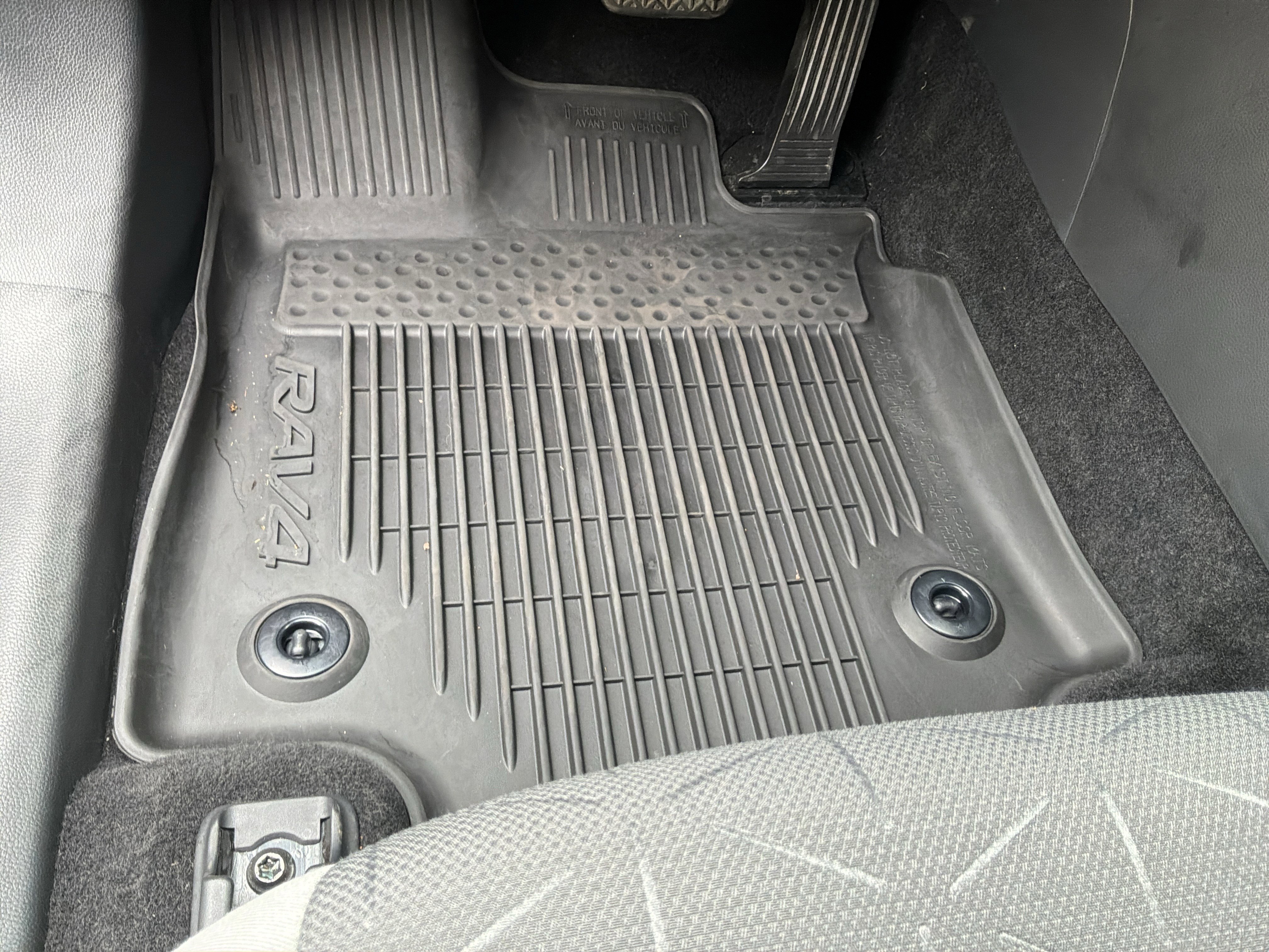 Used 2025 Toyota RAV4 XLE w/ Convenience Package FWD image 17