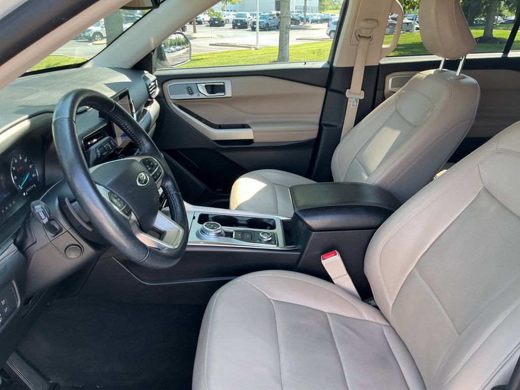 Used 2021 Ford Explorer Limited w/ Equipment Group 301A AWD/4WD image 21