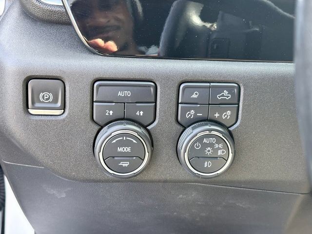 Used 2023 Chevrolet Silverado 1500 LTZ AWD/4WD image 24