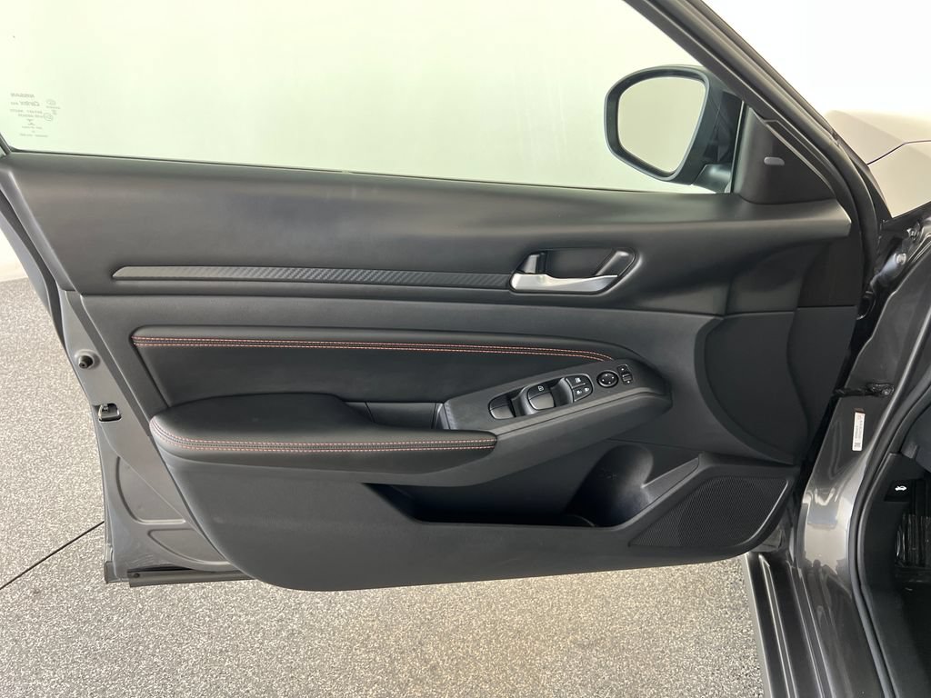 Used 2021 Nissan Altima 2.5 SR FWD image 12