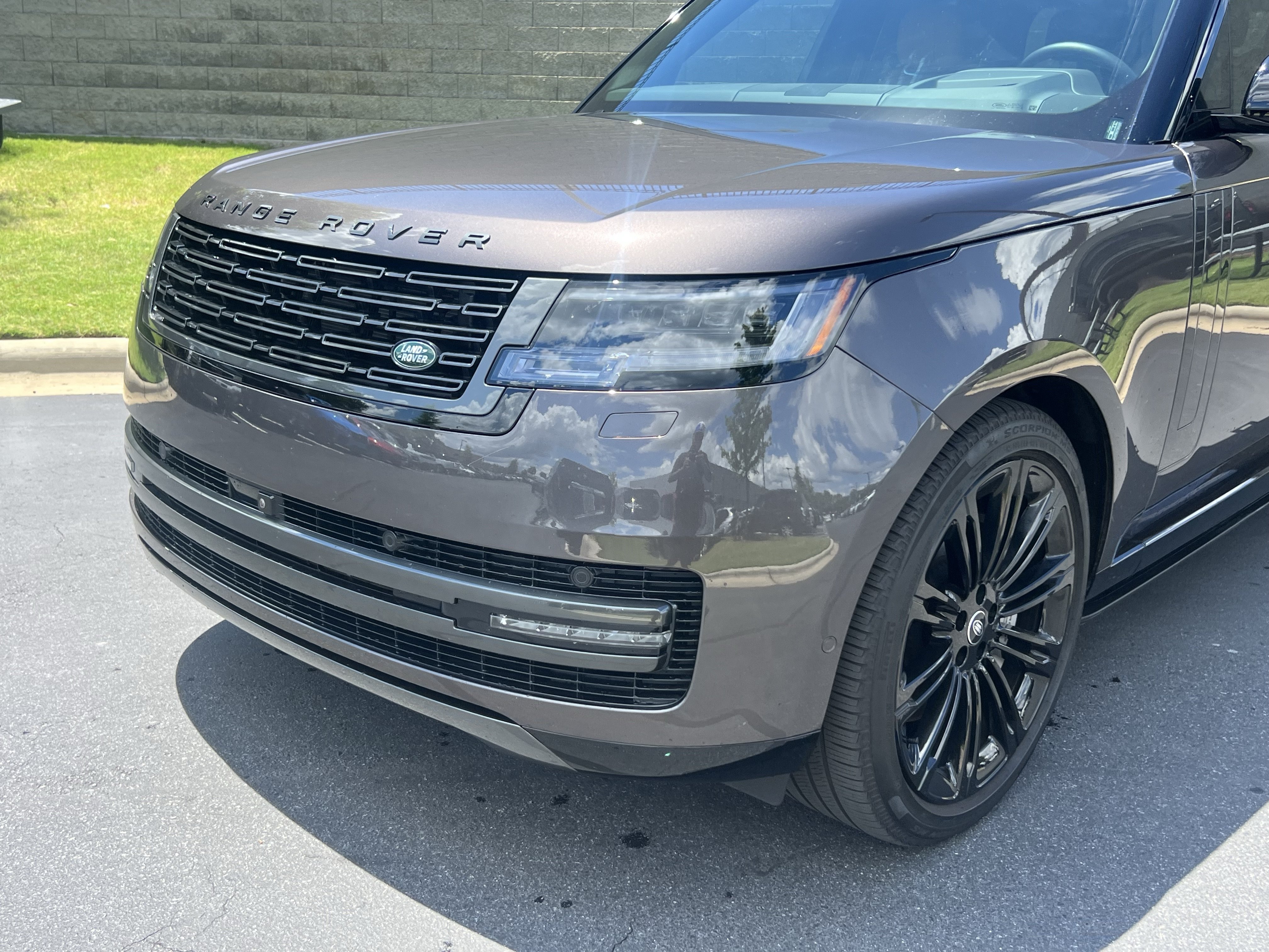 Used 2025 Land Rover Range Rover Long Wheelbase SE AWD/4WD image 11