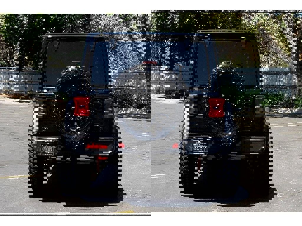 Used 2024 Jeep Wrangler Unlimited Rubicon w/ Technology Group image 4