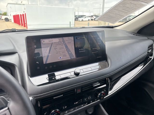 Used 2025 Nissan Rogue SL AWD/4WD image 8