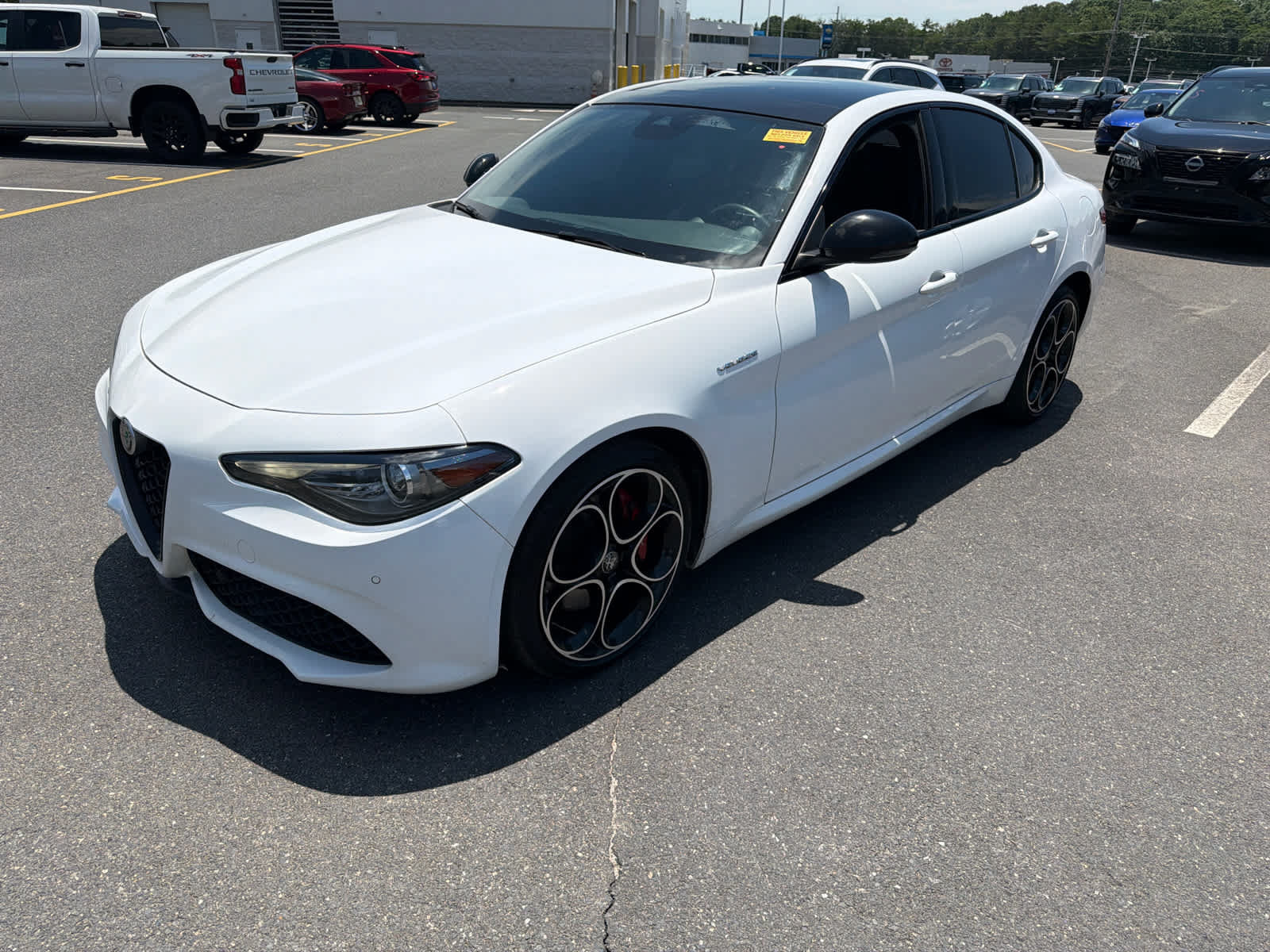 Used 2023 Alfa Romeo Giulia Veloce AWD/4WD image 6