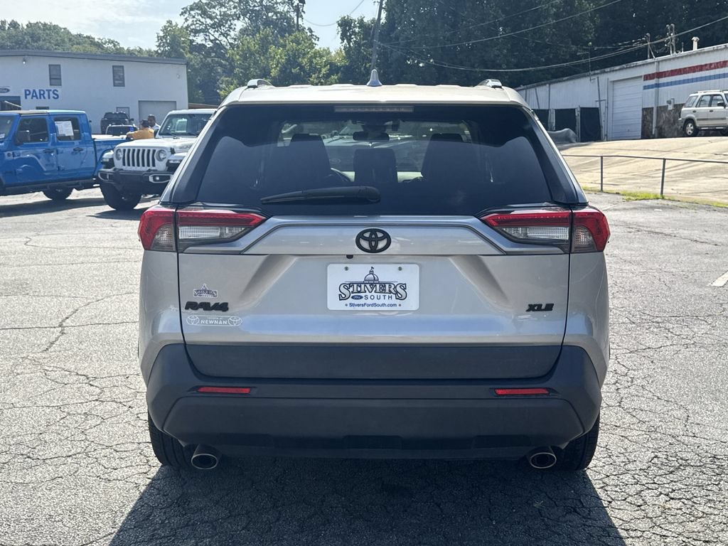 Used 2021 Toyota RAV4 XLE Premium FWD image 6