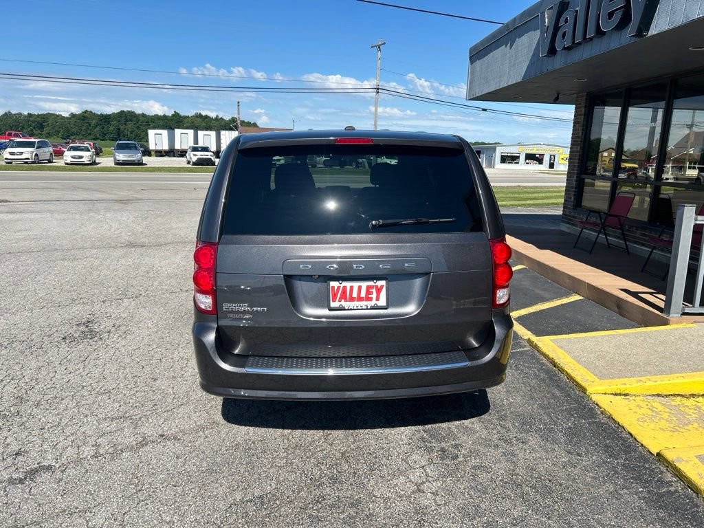 Used 2020 Dodge Grand Caravan SE FWD image 4