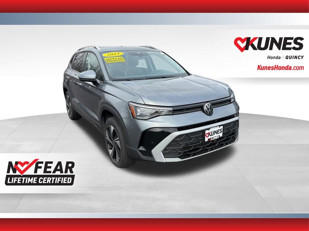 Used 2025 Volkswagen Taos SE AWD/4WD image 1