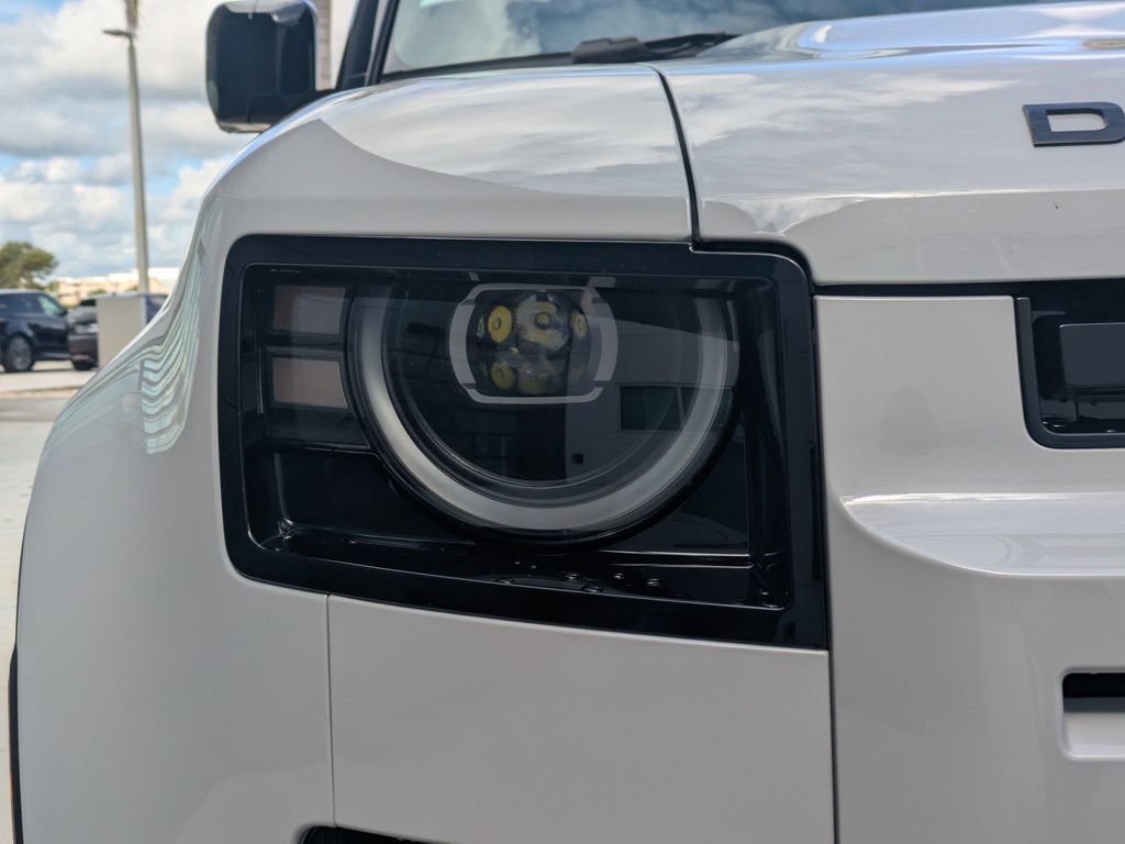 New 2026 Land Rover Defender 130 X-Dynamic SE AWD/4WD image 11