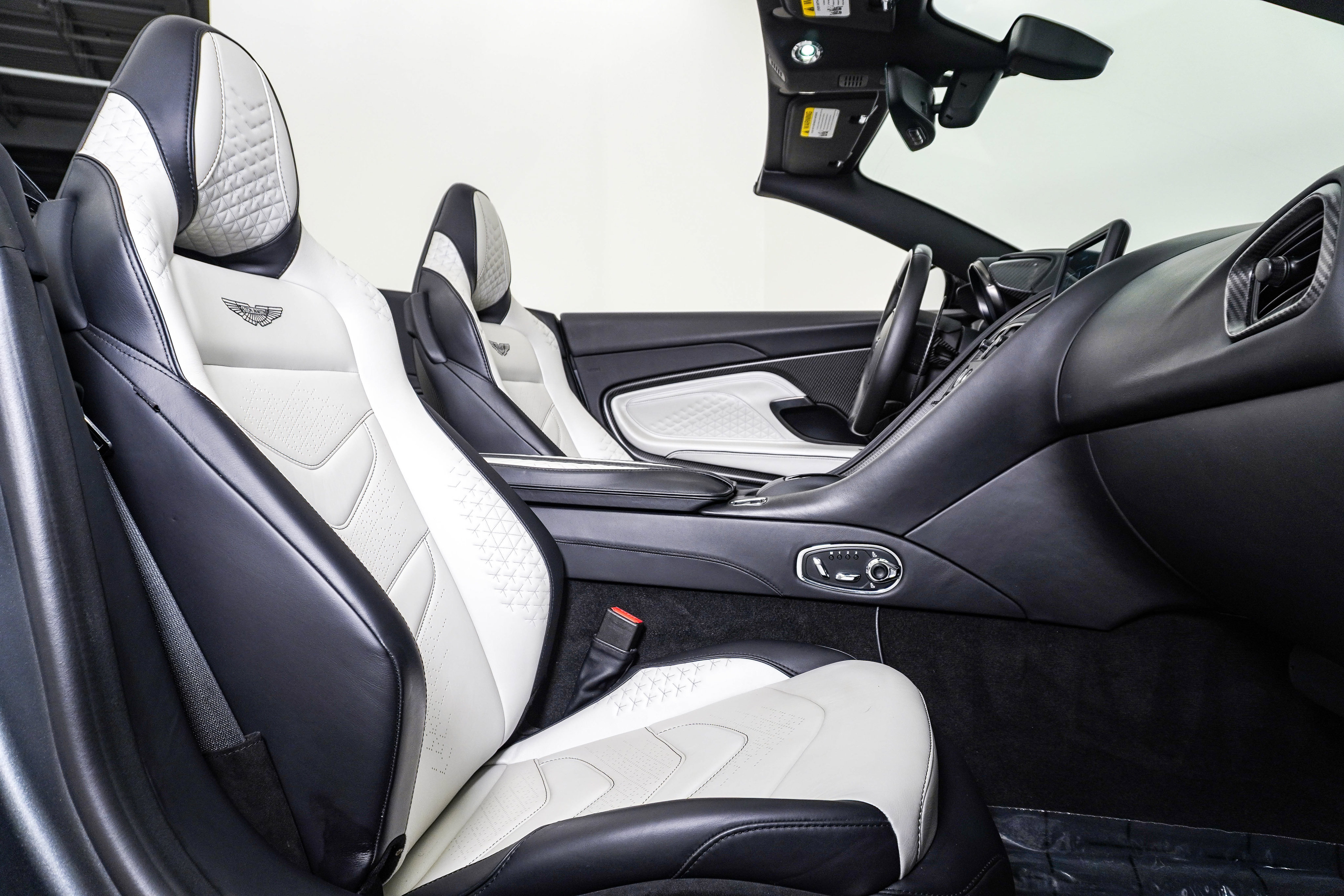 Used 2023 Aston Martin DBS Superleggera Volante RWD image 20