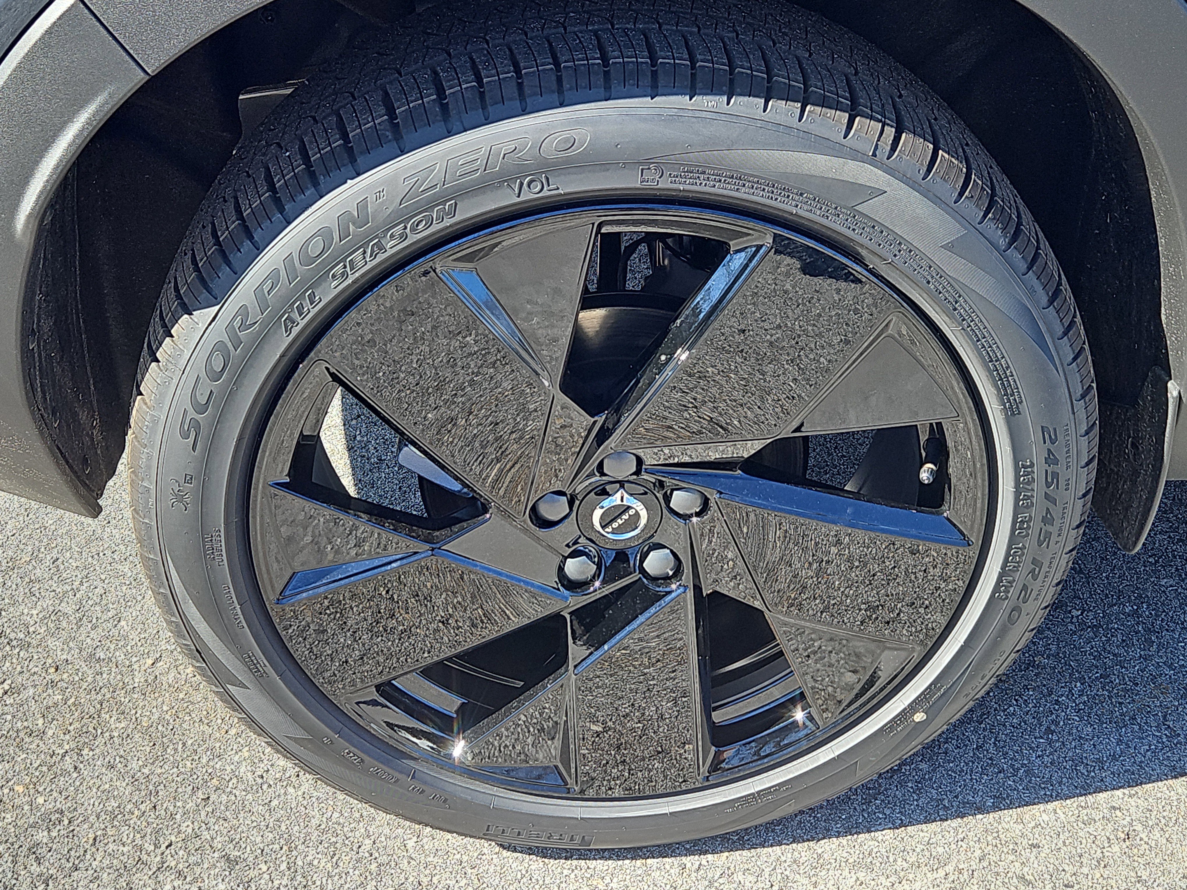 New 2026 Volvo XC40 B5 Ultra w/ Protection Package Premier image 19