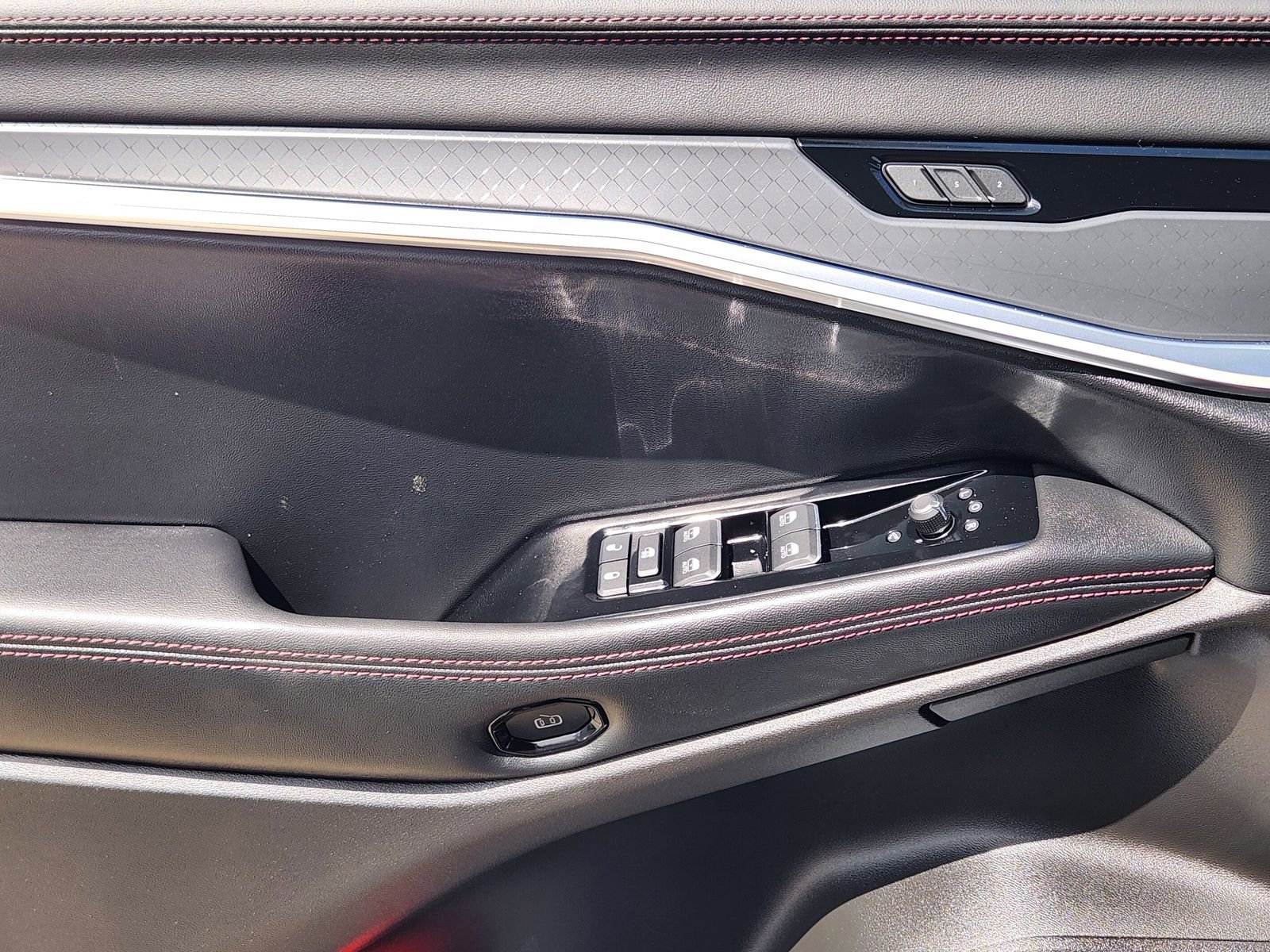 Used 2025 Jeep Wagoneer S Limited image 25