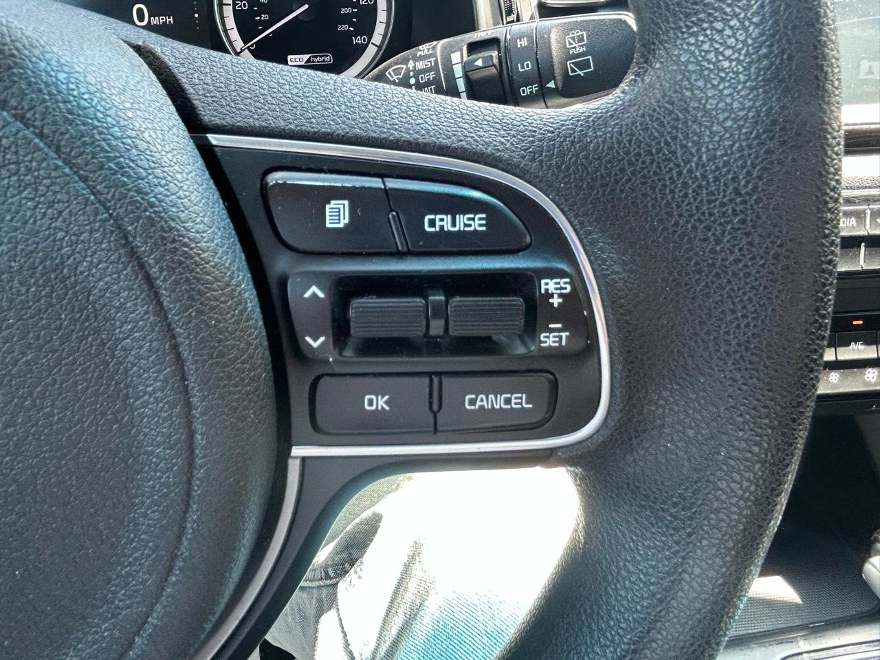 Used 2017 Kia Niro LX FWD image 19