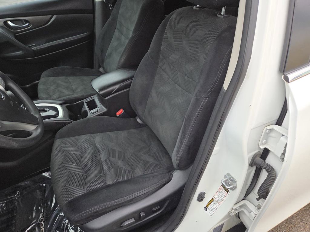 Used 2016 Nissan Rogue SV image 19