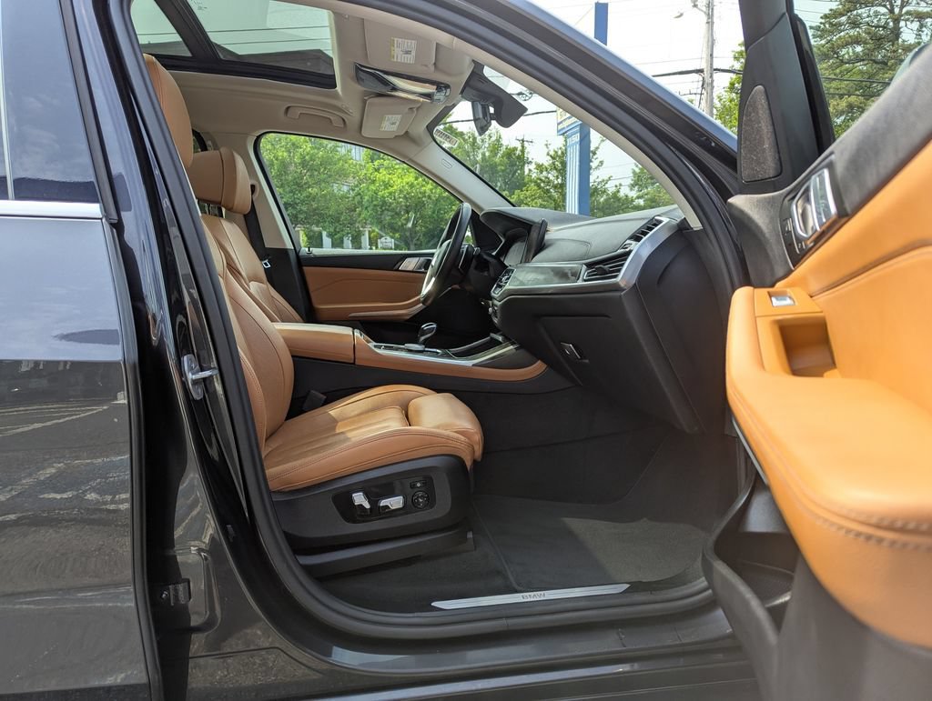 Used 2022 BMW X7 xDrive40i w/ Luxury Seating Package AWD/4WD image 38