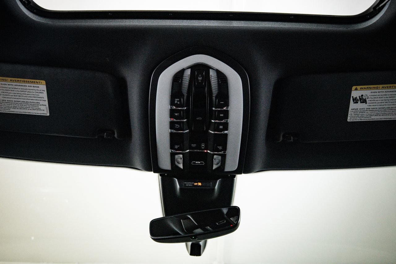 Certified 2023 Porsche Macan AWD/4WD image 20