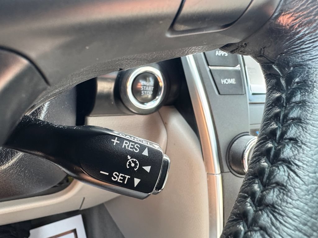 Used 2015 Toyota Camry XLE w/ Moonroof Package FWD image 34