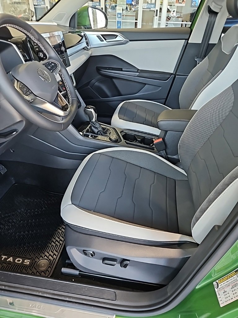 New 2026 Volkswagen Taos SE image 27