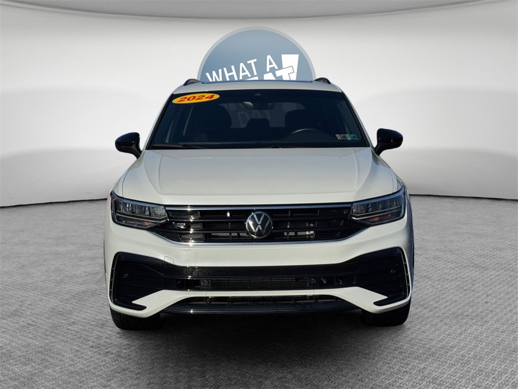 Used 2024 Volkswagen Tiguan SE R-Line image 3