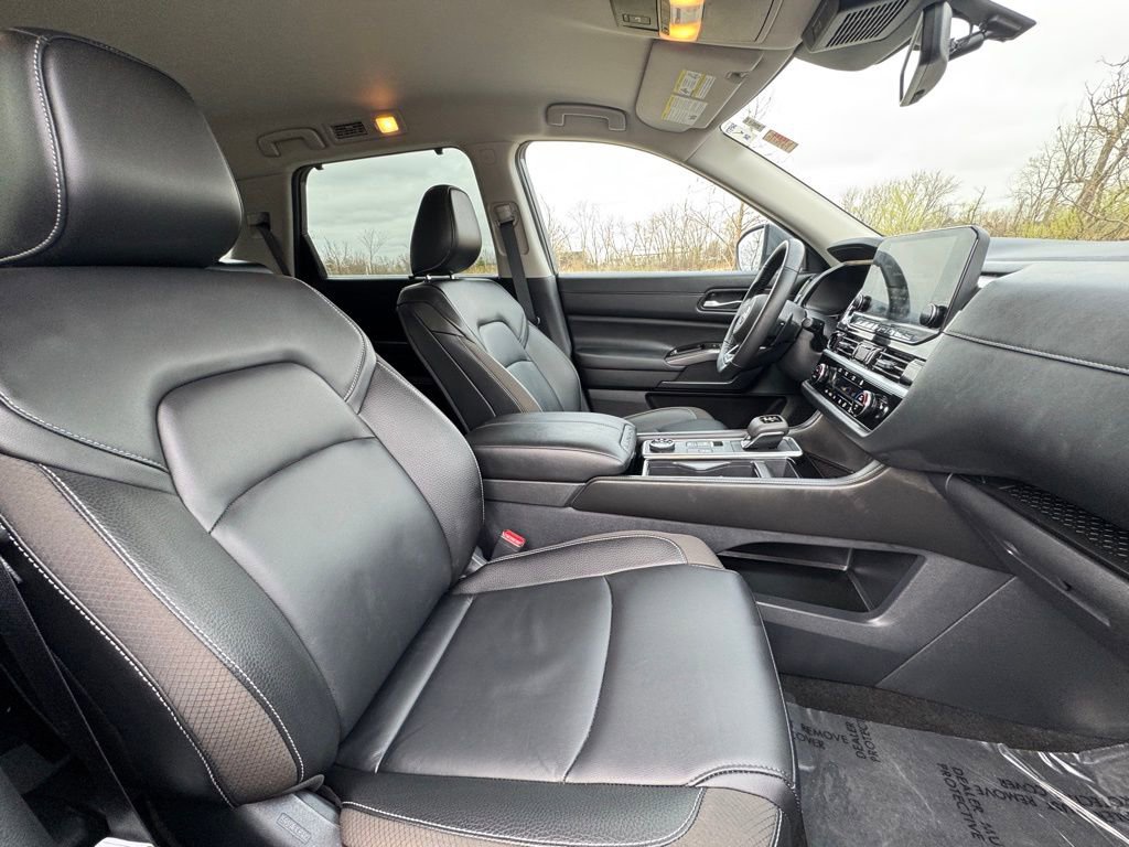 Certified 2025 Nissan Pathfinder SL image 29