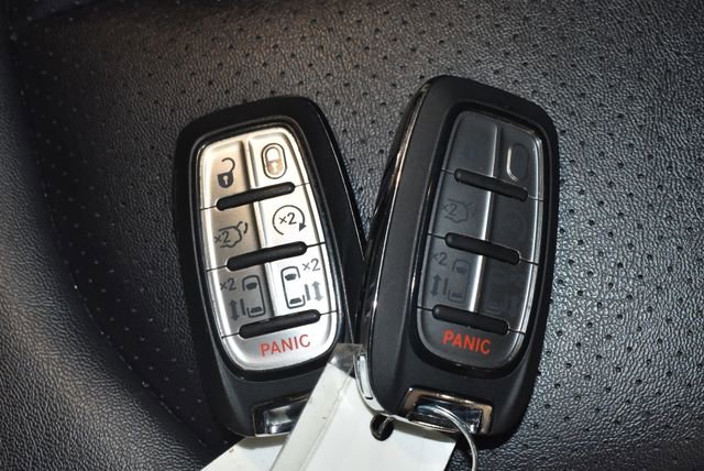 Certified 2025 Chrysler Pacifica Select image 24