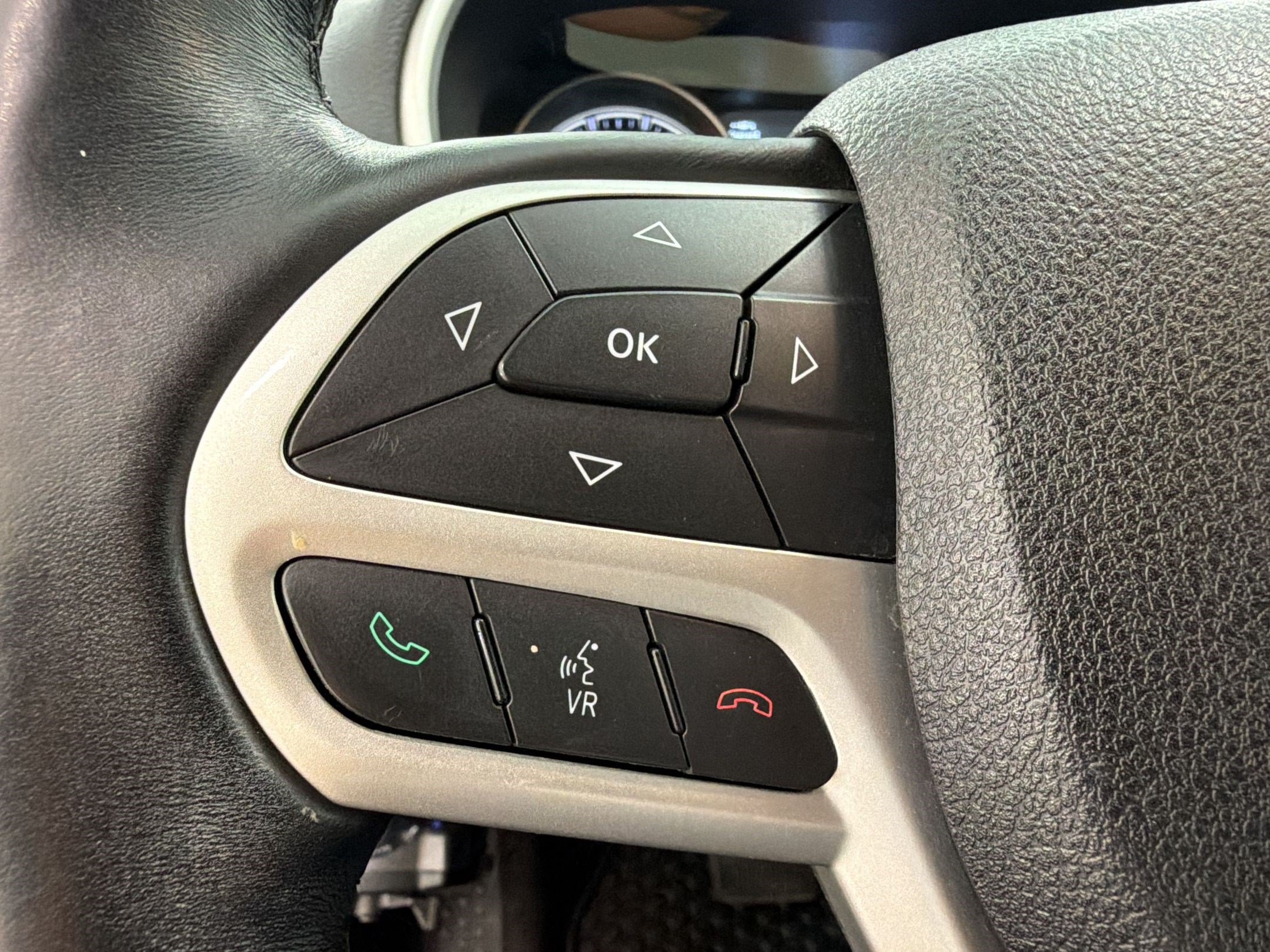 Used 2017 Jeep Cherokee Trailhawk w/ Cold Weather Group AWD/4WD image 17