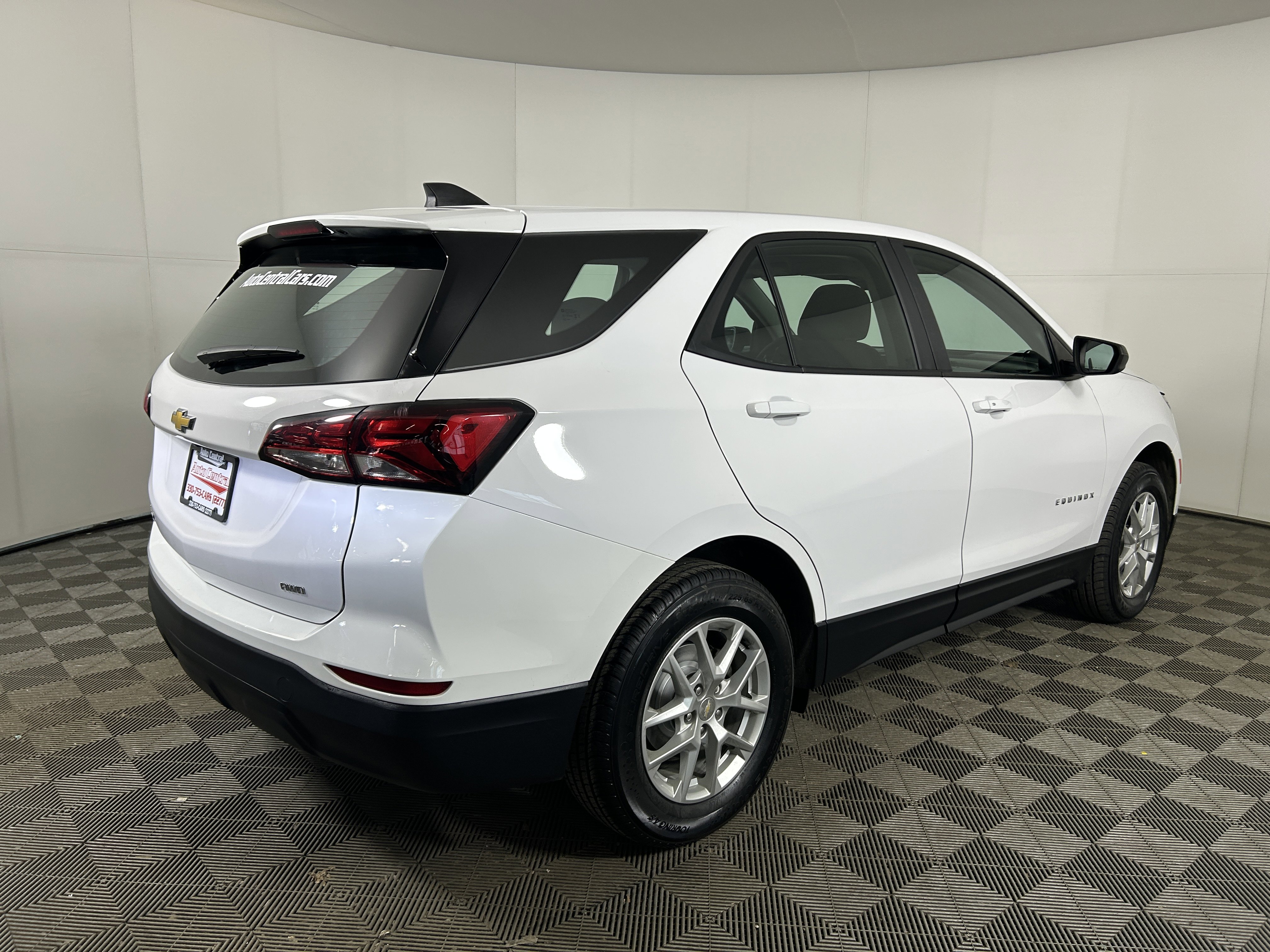 Used 2023 Chevrolet Equinox LS AWD/4WD image 5