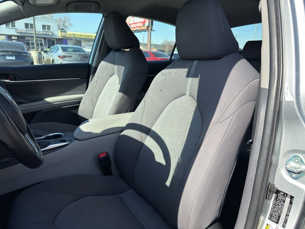 Used 2022 Toyota Camry LE image 12