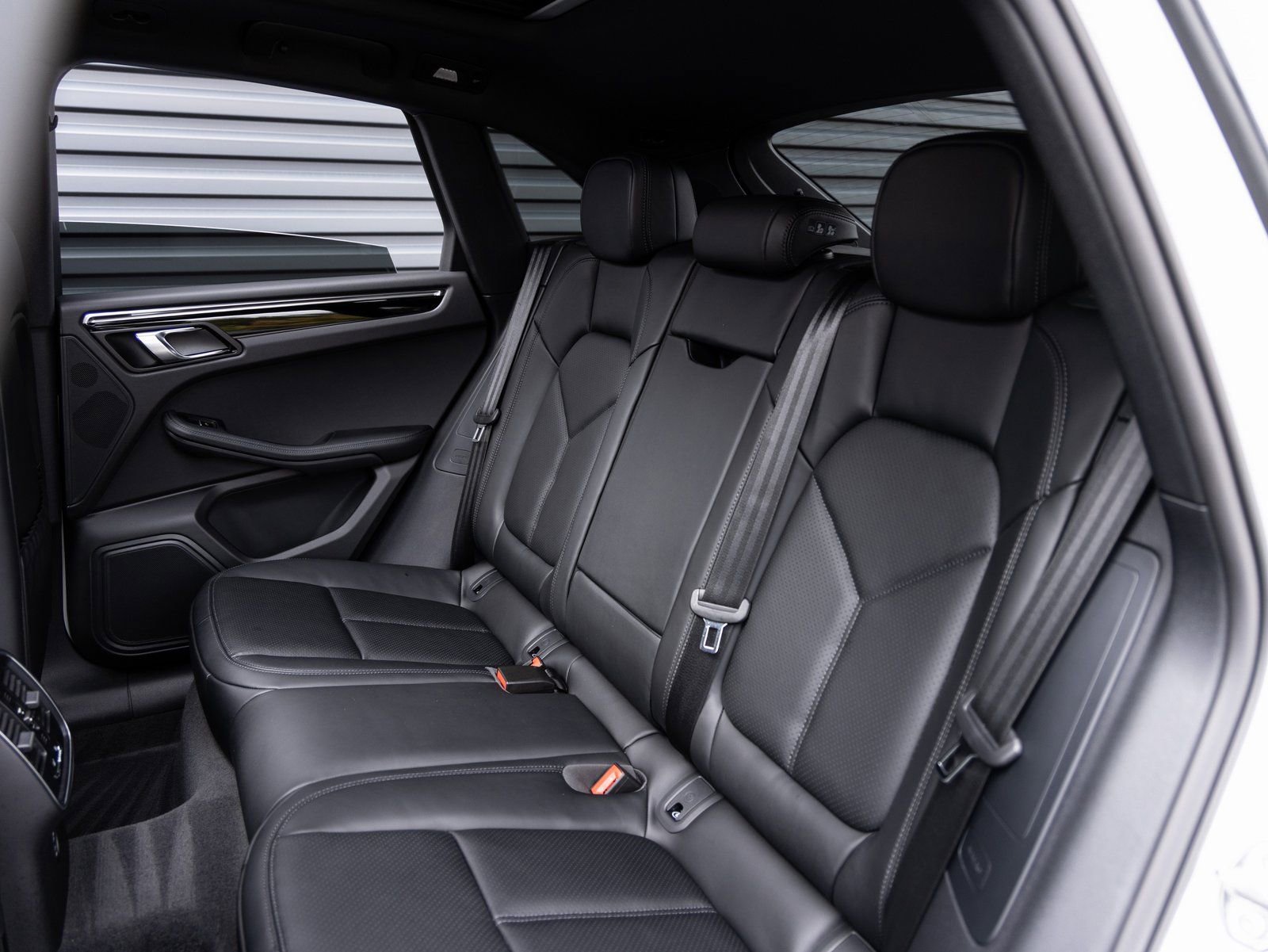 Certified 2026 Porsche Macan AWD/4WD image 26