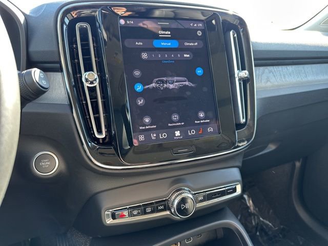 Certified 2025 Volvo XC40 B5 Core image 20