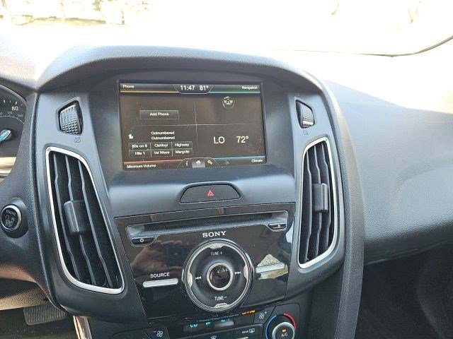 Used 2015 Ford Focus Titanium FWD image 21