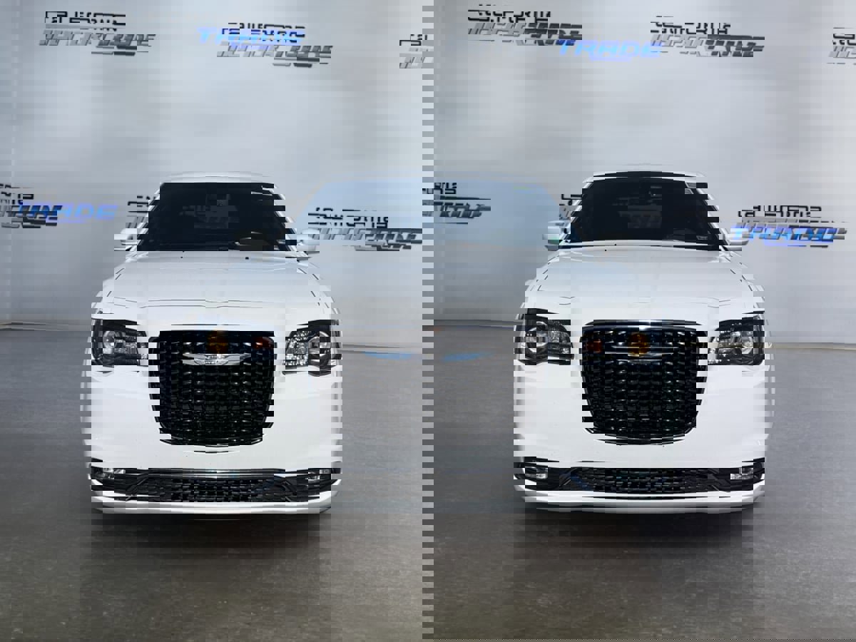Used 2018 Chrysler 300 S image 2