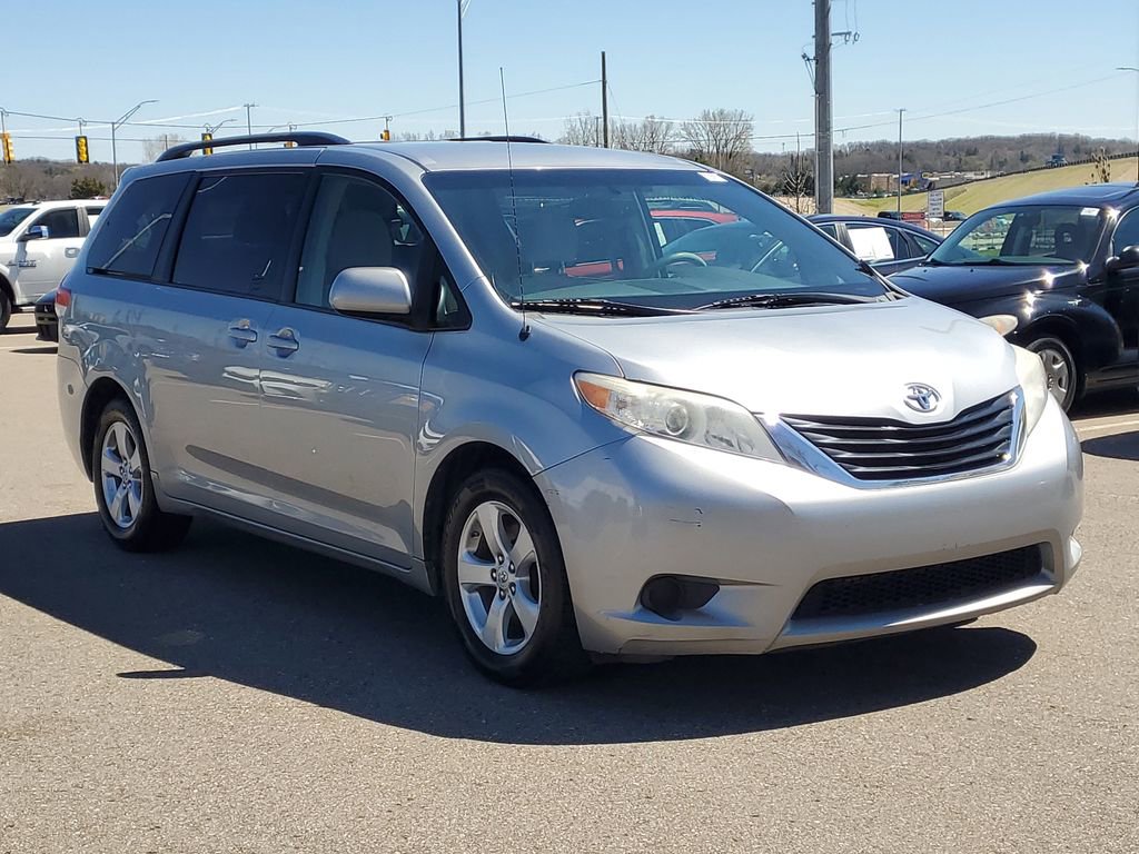 Used 2014 Toyota Sienna LE FWD image 4