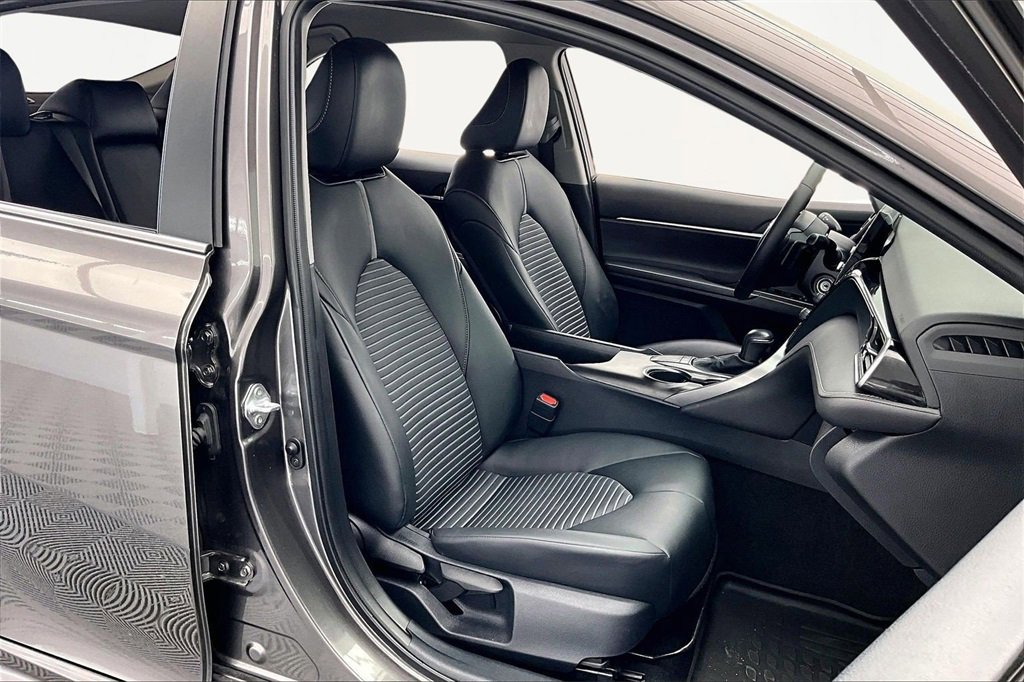 Used 2023 Toyota Camry SE image 7