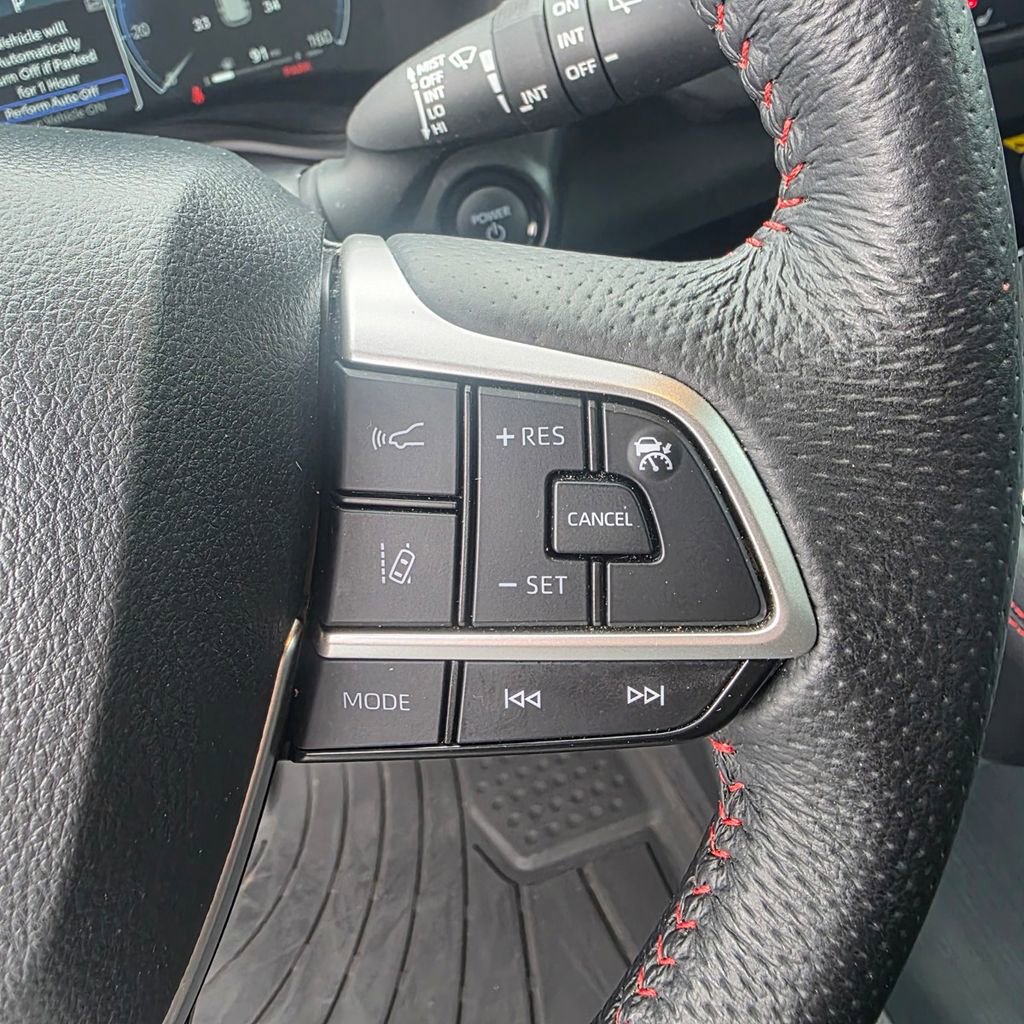 Used 2025 Toyota Sienna XSE w/ XSE Plus Package image 14