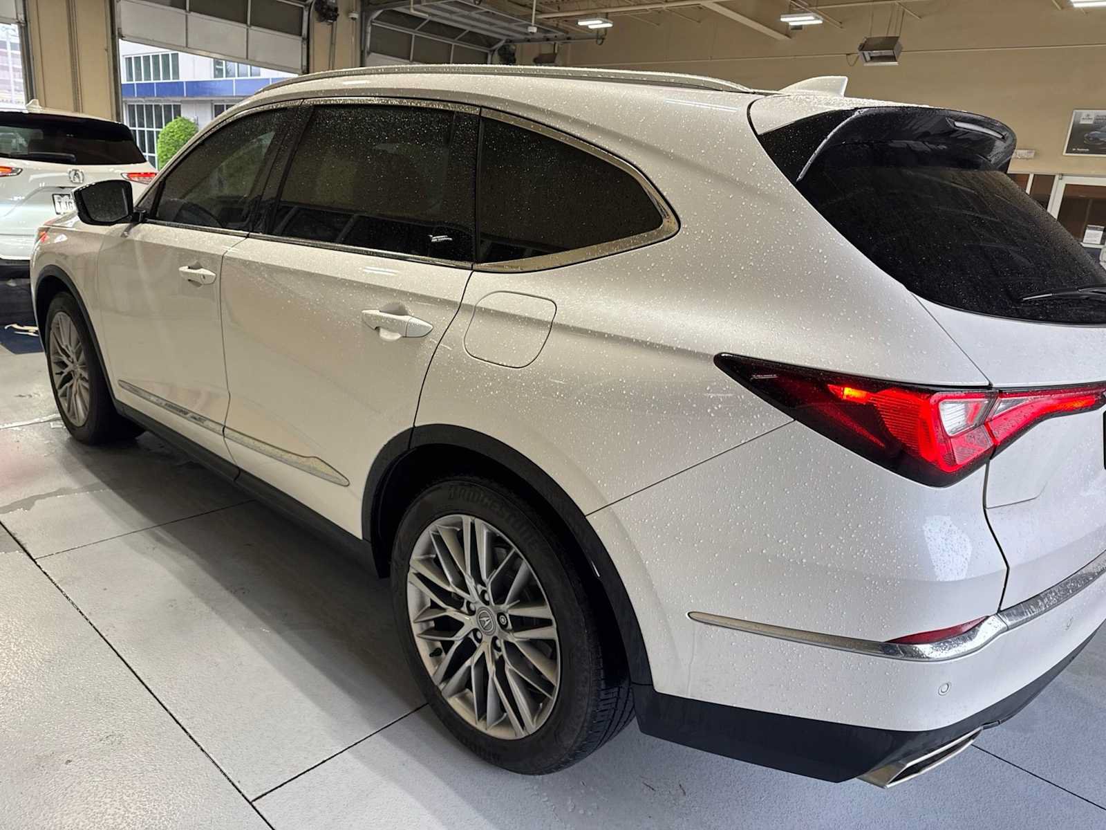 Used 2024 Acura MDX w/ Advance Package AWD/4WD image 5