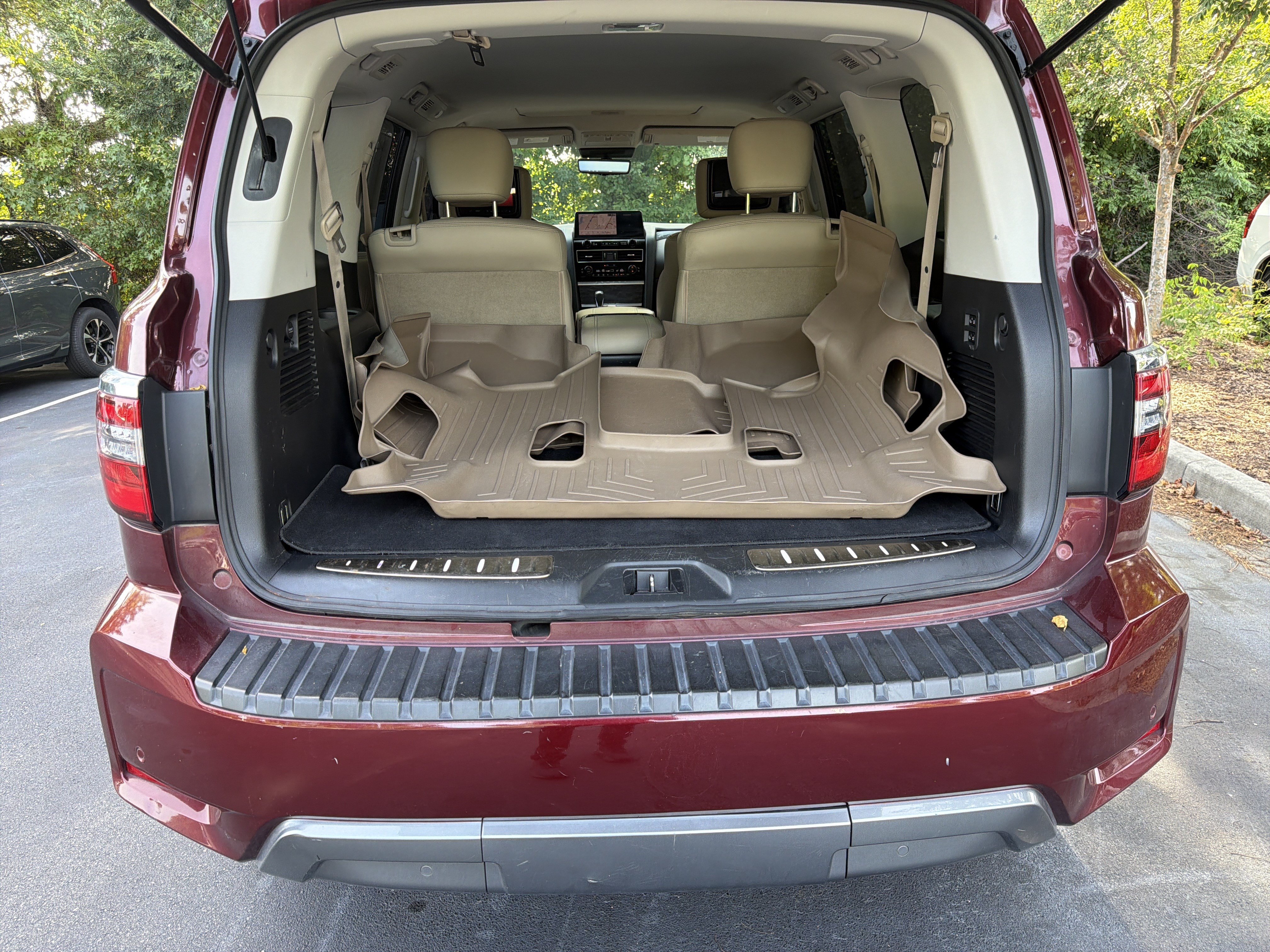 Used 2022 Nissan Armada Platinum w/ Captain's Chairs Package RWD image 34