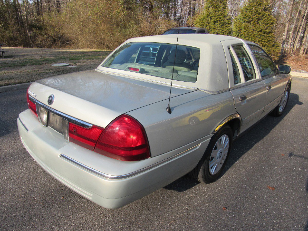 Used 2005 Mercury Grand Marquis GS image 4