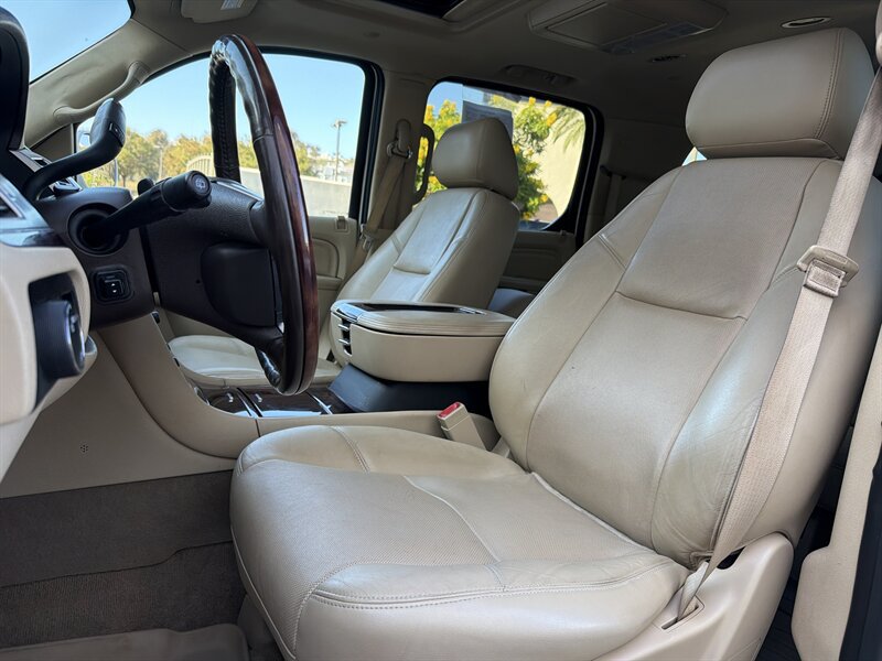Used 2013 Cadillac Escalade ESV Premium AWD/4WD image 14