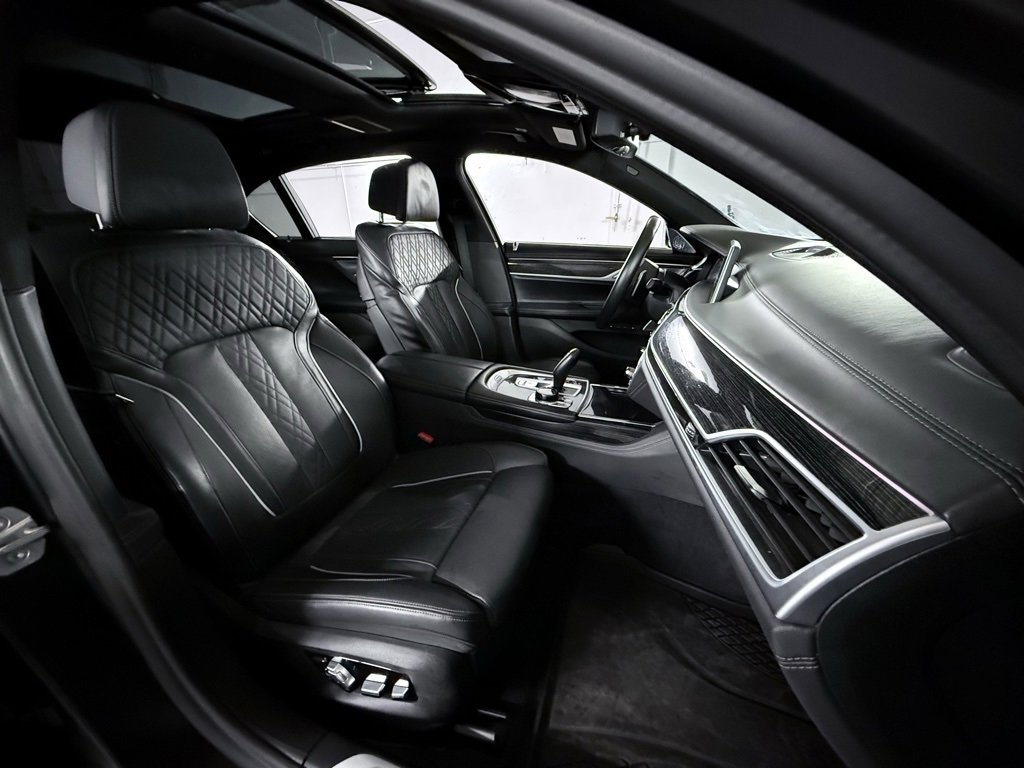 Used 2022 BMW 750i xDrive w/ Luxury Rear Seating Package image 26