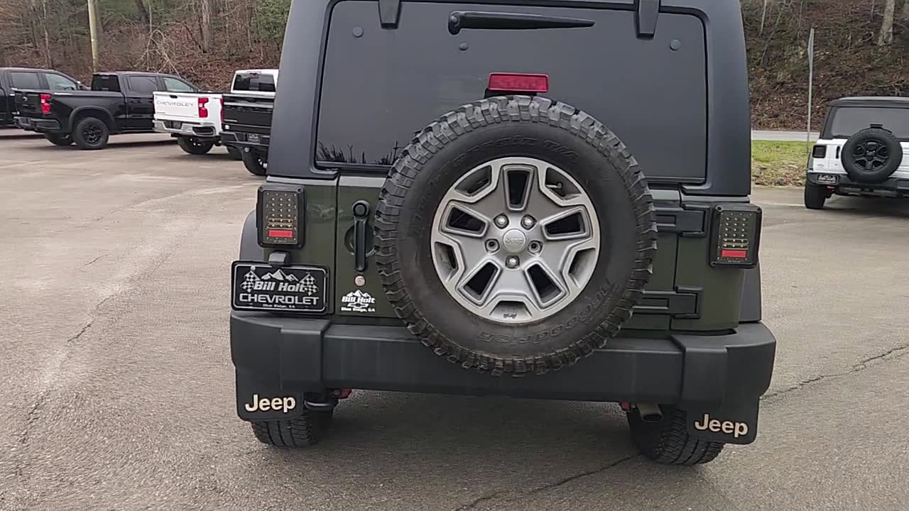 Used 2015 Jeep Wrangler Unlimited Rubicon w/ Connectivity Group image 6