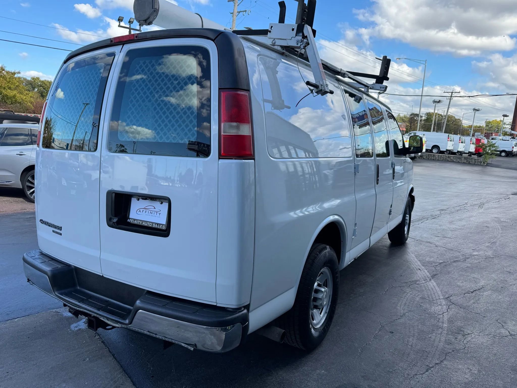 Used 2014 Chevrolet Express 2500 image 5