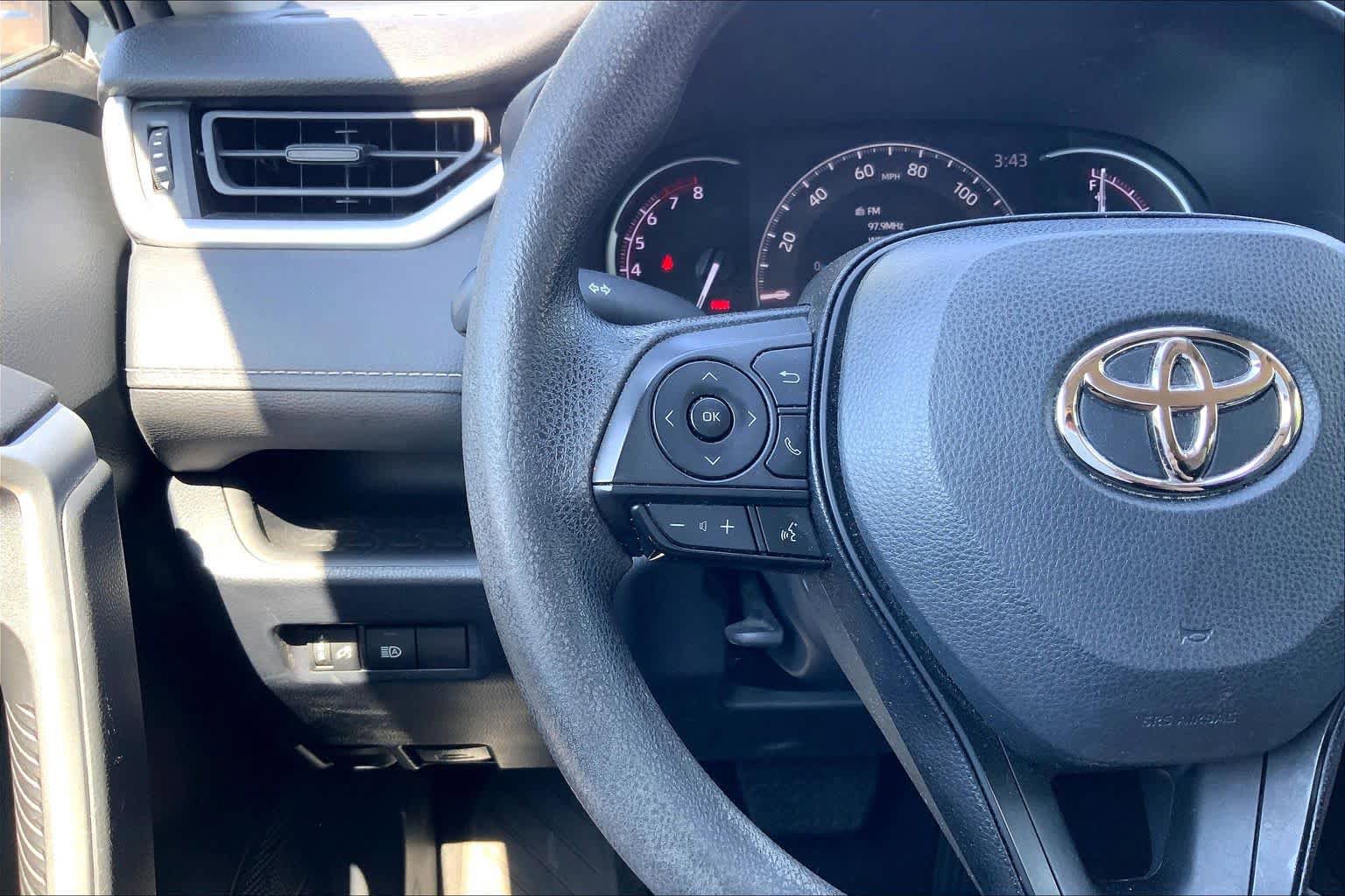 Used 2023 Toyota RAV4 XLE FWD image 23