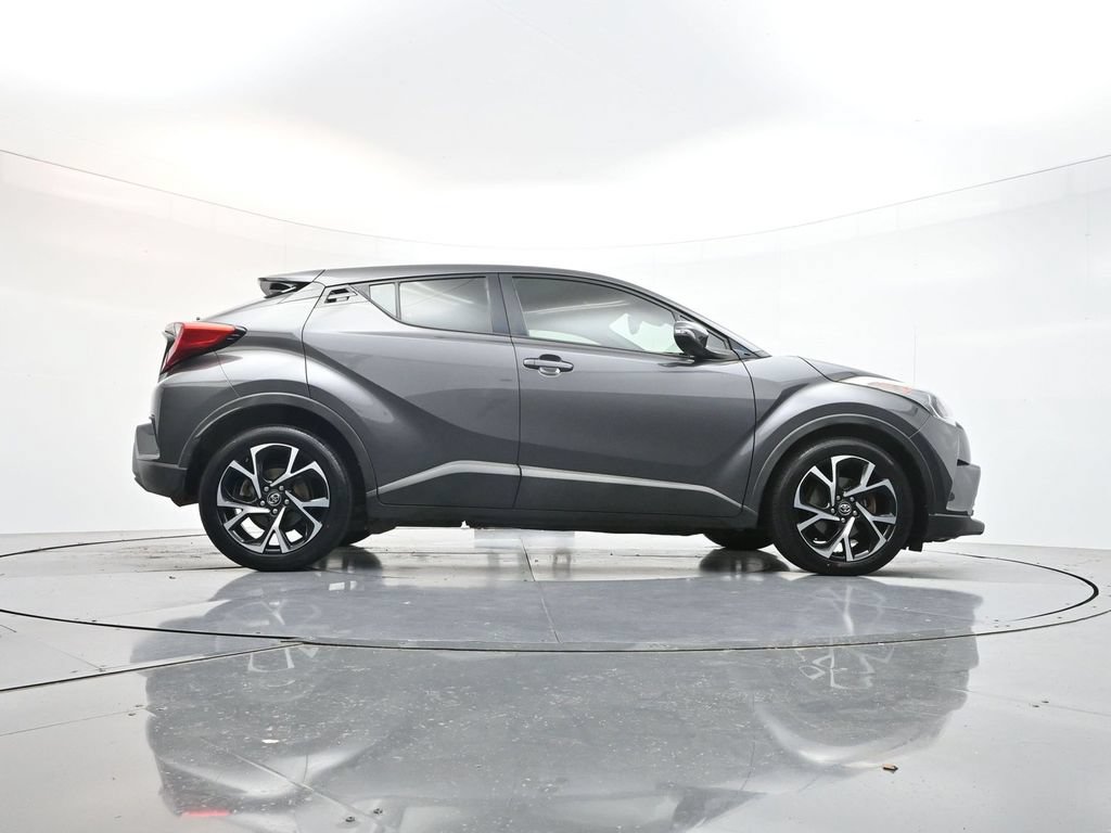 Used 2018 Toyota C-HR XLE FWD image 32