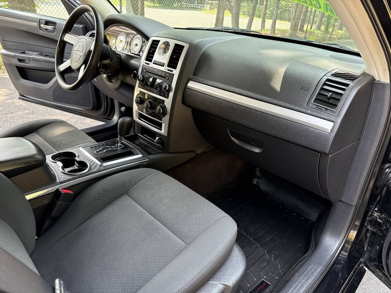 Used 2009 Chrysler 300 LX RWD image 19
